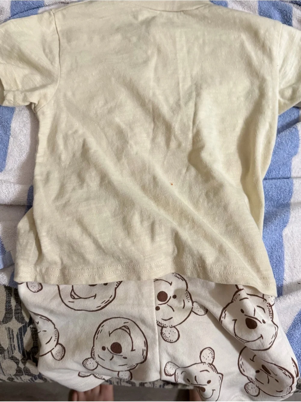 Winnie the Pooh Size 3t Short Sleeve Henley Shirt with Winnie  Pooh Print Shorts